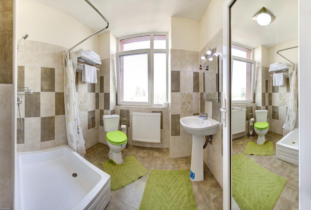 Hotel La Gil Bucharest Room photo