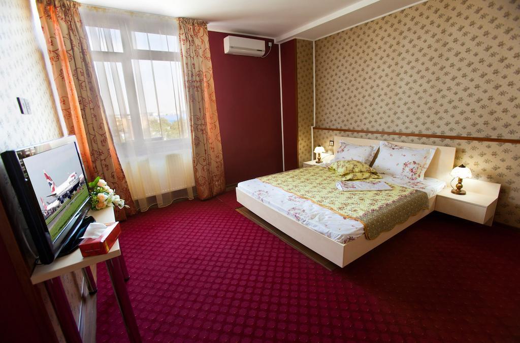 Hotel La Gil Bucharest Room photo