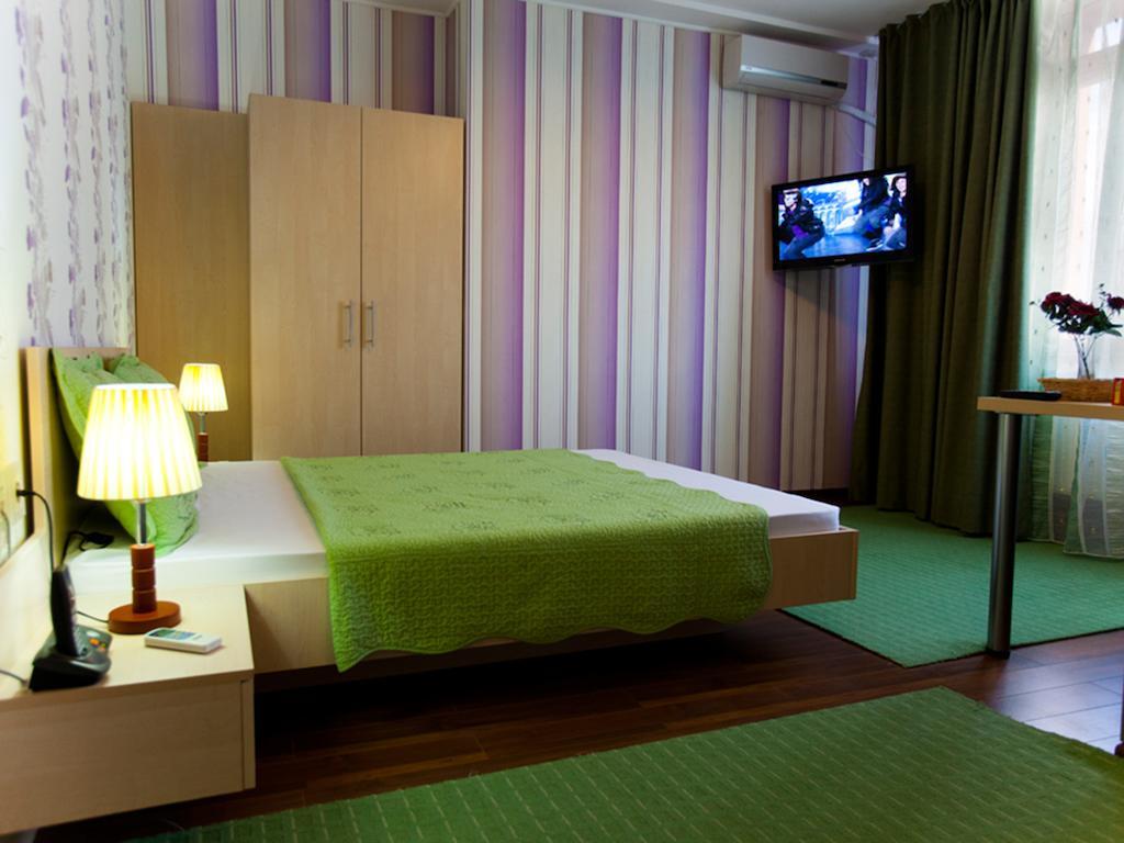 Hotel La Gil Bucharest Room photo