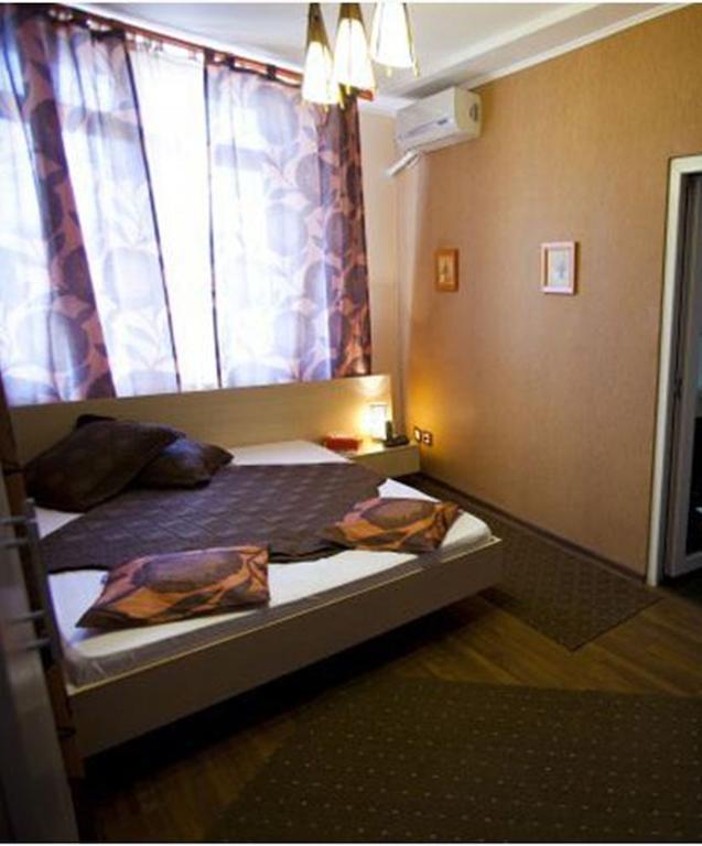 Hotel La Gil Bucharest Exterior photo