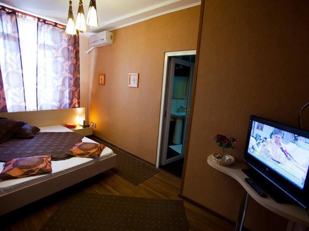 Hotel La Gil Bucharest Exterior photo